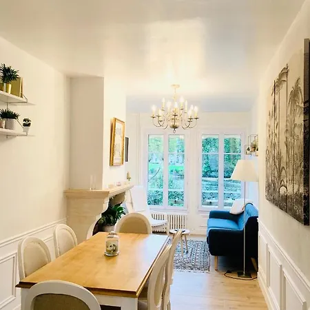 Maison De Charme Avec Vue Sur Le Chateau 别墅
